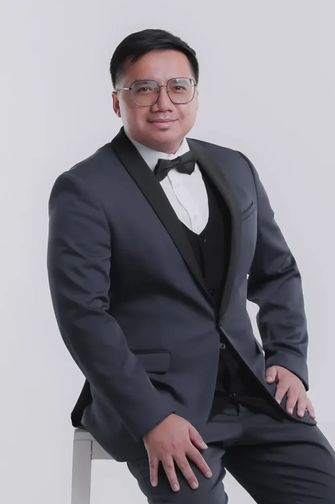 drg. Bawa merupakan lulusan S1 Kedokteran Gigi Universitas Indonesia dan mendapatkan gelar Spesialis Bedah Mulut dari Universitas yang sama di tahun 2024.