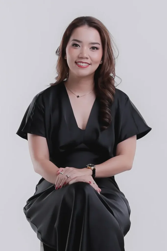 drg. Lidya Wati Budhy, Sp.Ort | Lulusan S1 Kedokteran Gigi Universitas Indonesia pada tahun 2013, drg. Lidya kemudian melanjutkan studi dokter gigi spesialis ortodonti di Universitas Indonesia dan lulus pada tahun 2019.